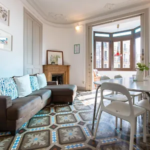 https://apartamento-modernista-para-grupos.catalonia-hotels.com